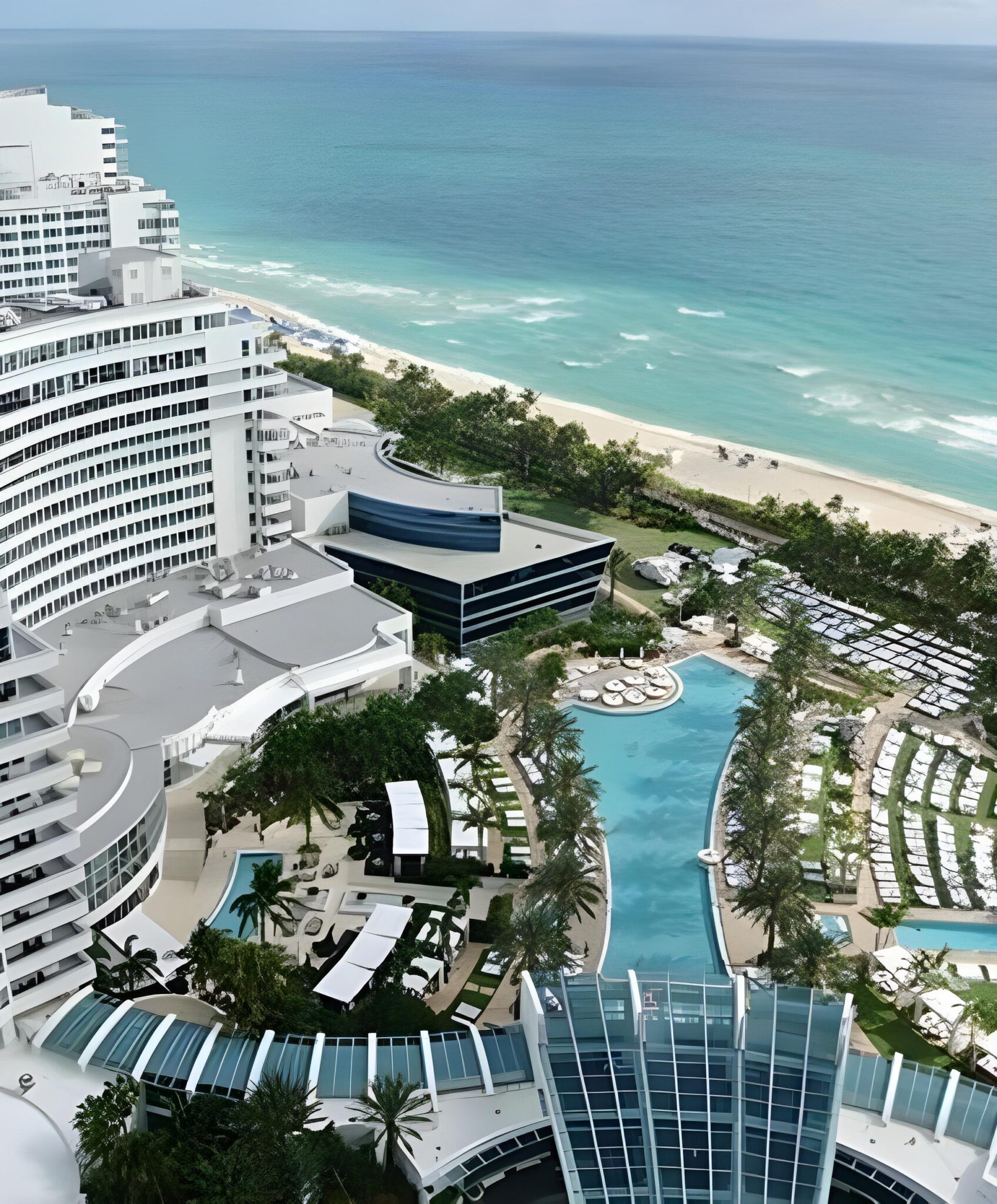 Miami Beach, ‘Condo-Hotel’ in a Famous Building by the Ocean